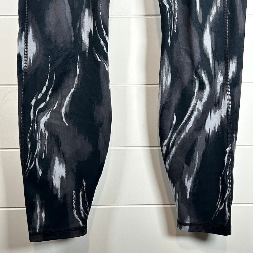 All‎ in Motion Women's Medium Athletic 7/8 Leggings Black Gray White Print - Picture 3 of 7